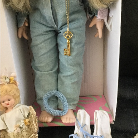 ⚜️  MAGIC ATTIC ALISON DOLL w 🗝 & BOOK 📚 1996 - Picture 8 of 16